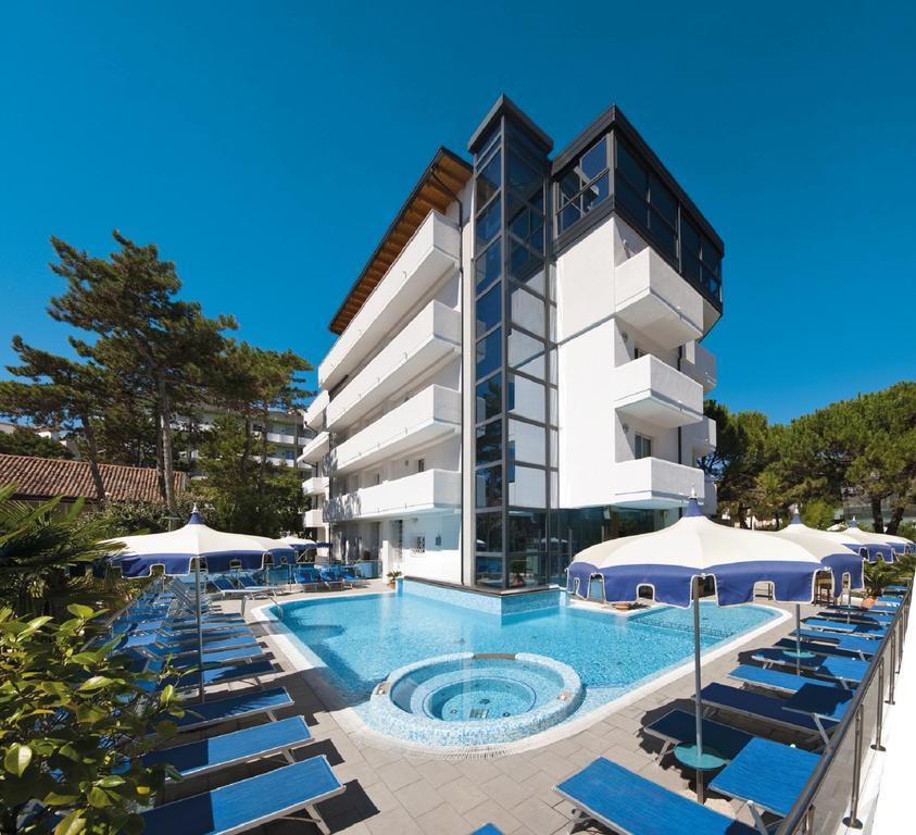 Hotel Bellevue Lignano Sabbiadoro Kültér fotó