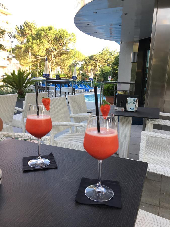 Hotel Bellevue Lignano Sabbiadoro Kültér fotó